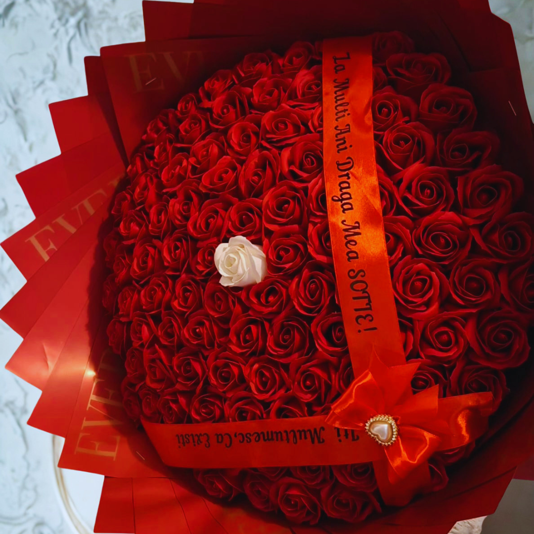 Buchet clasic trandafiri de satin personalizat