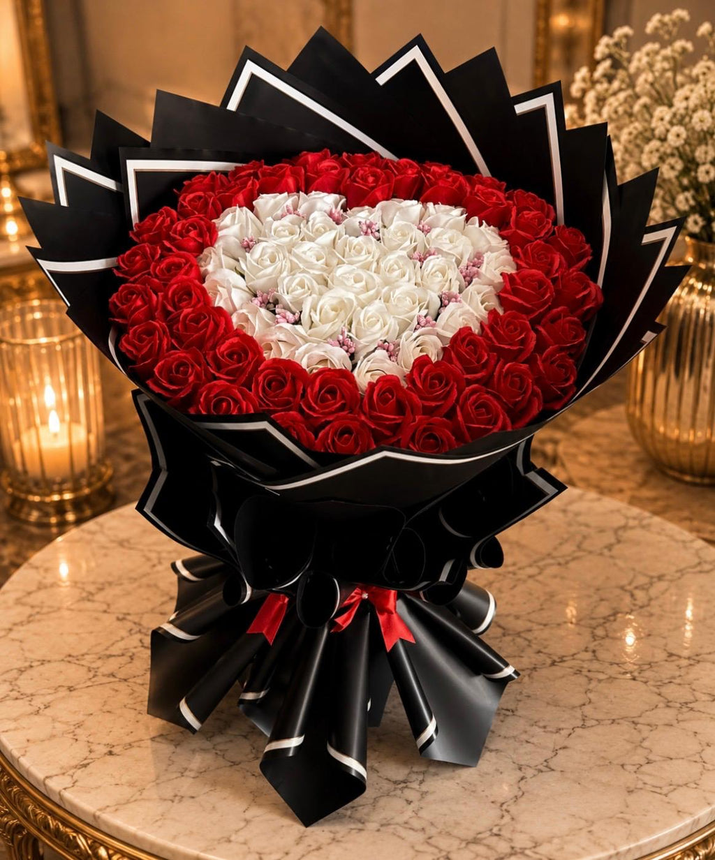 Buchet elegant din 101 trandafiri din satin