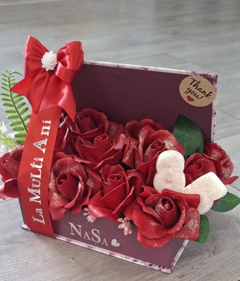 Aranjament personalizat în cutie carte, lucrat la comandă